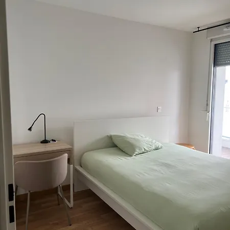 Joli T4 Recent Grand Balcon 8 Proche Du Metro Апартаменты